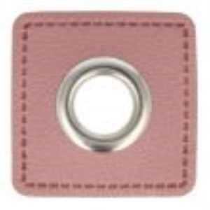 Könnte beinhalten: Ein quadratischer Stoff-Ösen mit einem silbernen Metallring in der Mitte.