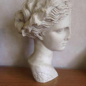 Thalia Museum Replica Head image 3