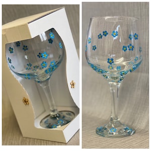 Beautifully hand painted, Forget me not, Floral, Gin glass, gift boxed optional, gift for her, mothers day, birthday, mum, friend, sister