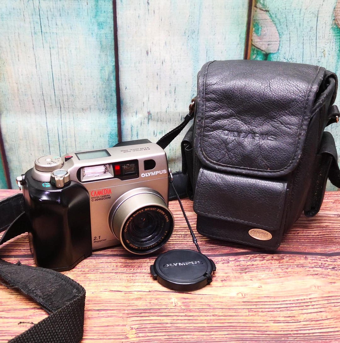Olympus Camedia C-2040 Zoom - 2.1 Mega Pixel Digital Film Camera