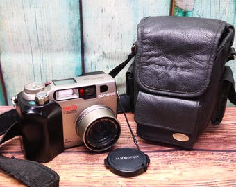 Olympus Camedia C-2040 Zoom - 2.1 Mega Pixel Digital Film Camera