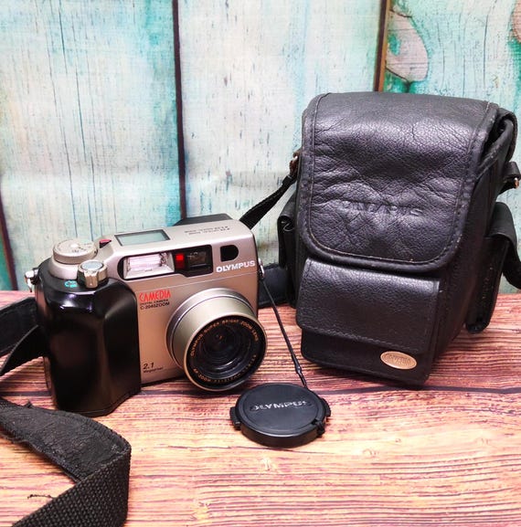 Olympus Camedia C-2040 Zoom - 2.1 Mega Pixel Digital Film Camera