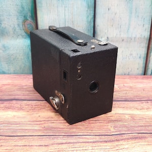 Serviced 1920s Kodak No2 Cartridge Hawk-Eye Model B Roll Film Box Camera - 120 Roll Film - Medium Format
