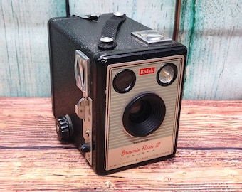 Serviced 1950s Kodak Brownie Flash III Roll Film Box Camera - 120 Roll Film - Medium Format