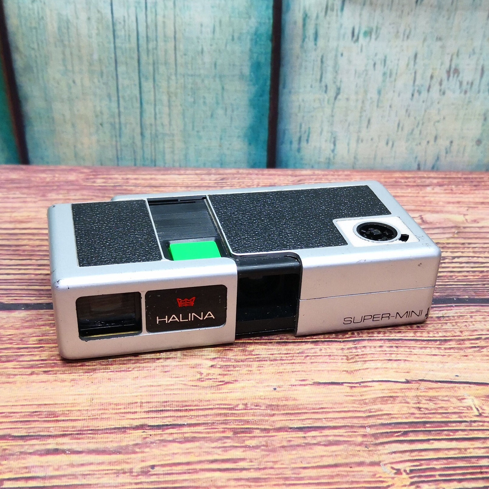 1970s Halina Super-Mini 110 Cartridge Film Camera Point and Shoot