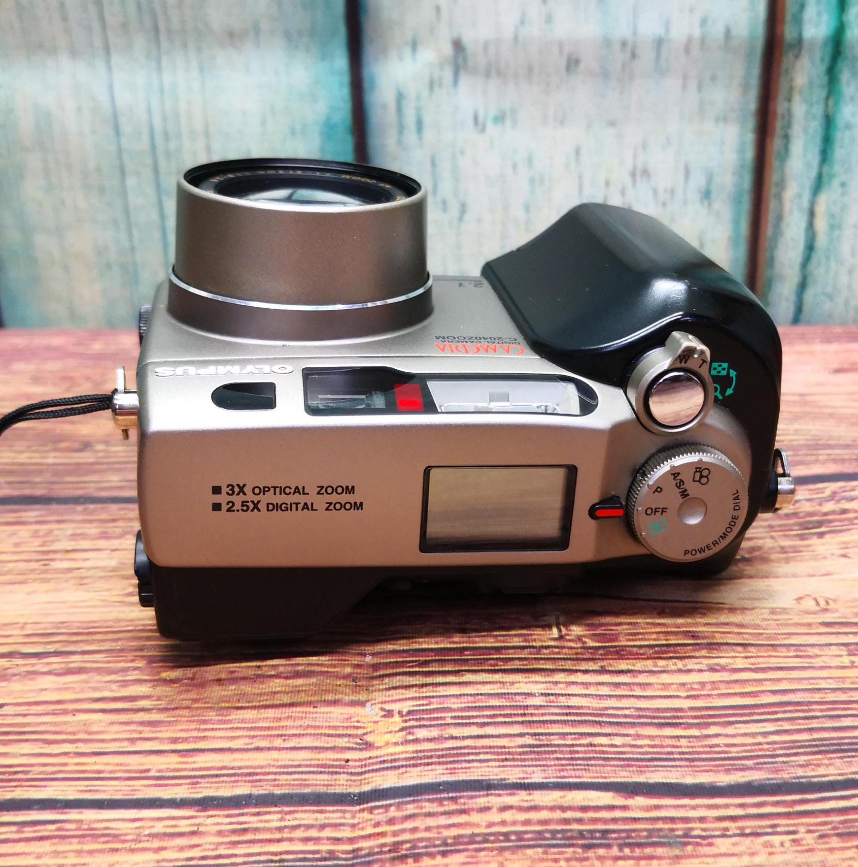 Olympus Camedia C-2040 Zoom - 2.1 Mega Pixel Digital Film Camera
