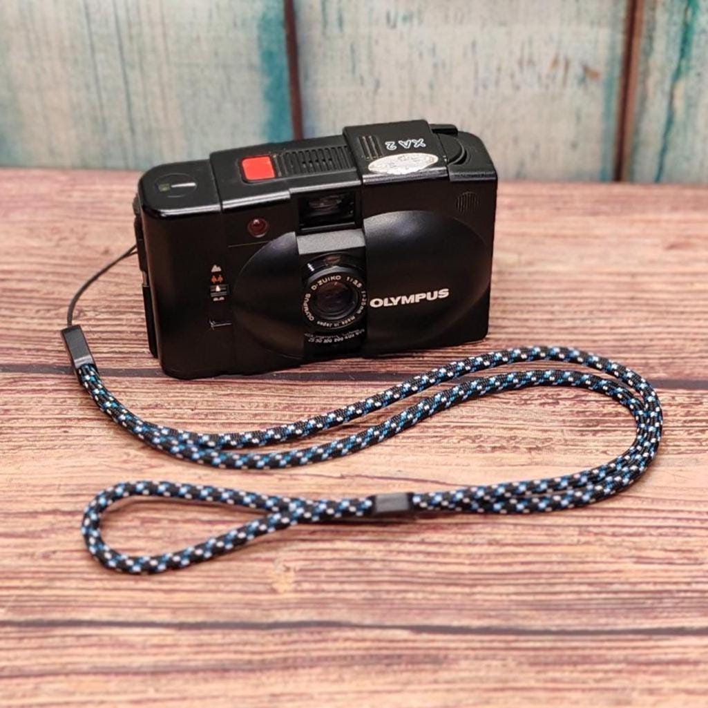 きれい オリンパス OLYMPUS XA2 ストラップ付 Olympus XA, XA1, XA2, XA3 & XA4 Wrist Strap or Neck Strap