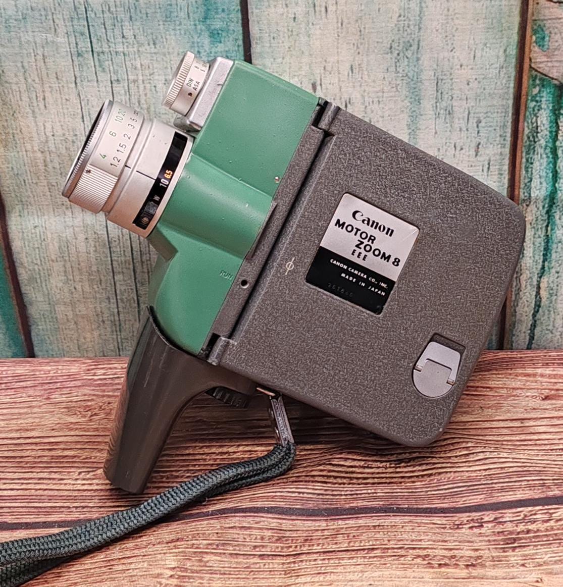 Serviced 1960s Canon Motor Zoom 8 EEE Double 8mm Cine Movie Camera