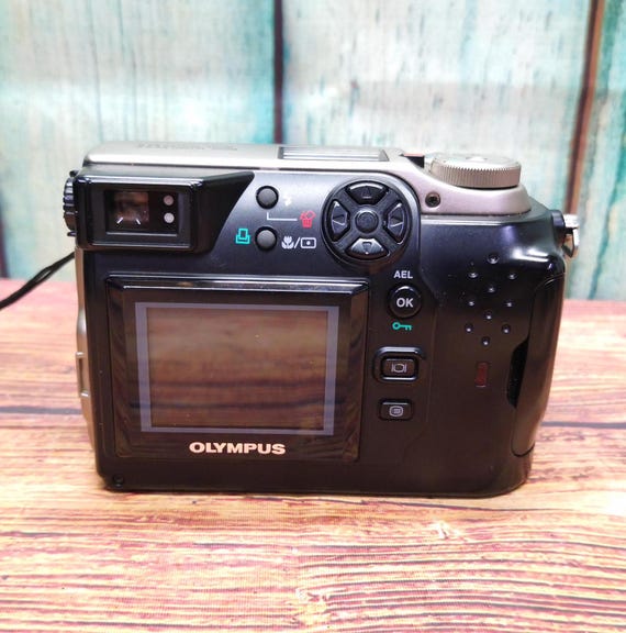 Olympus Camedia C-2040 Zoom - 2.1 Mega Pixel Digital Film Camera