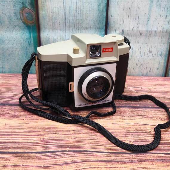 Serviced 1960s Kodak Brownie Cresta 3 120 Roll Film Camera