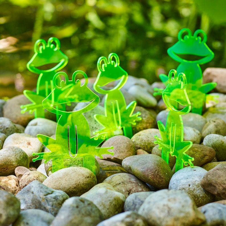 Happy Frogs SunCatcher Garden Decor Ornaments Set of 5 Fun Glowing Decorative Garden Stakes 15cm / 5.9 inches Outdoor Gardeners Gift image 3