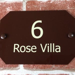 Plaque d&#39;enseigne de maison moderne en acrylique de première qualité | Choix de polices et de couleurs | Numéro de maison personnalisé | nom de la rue