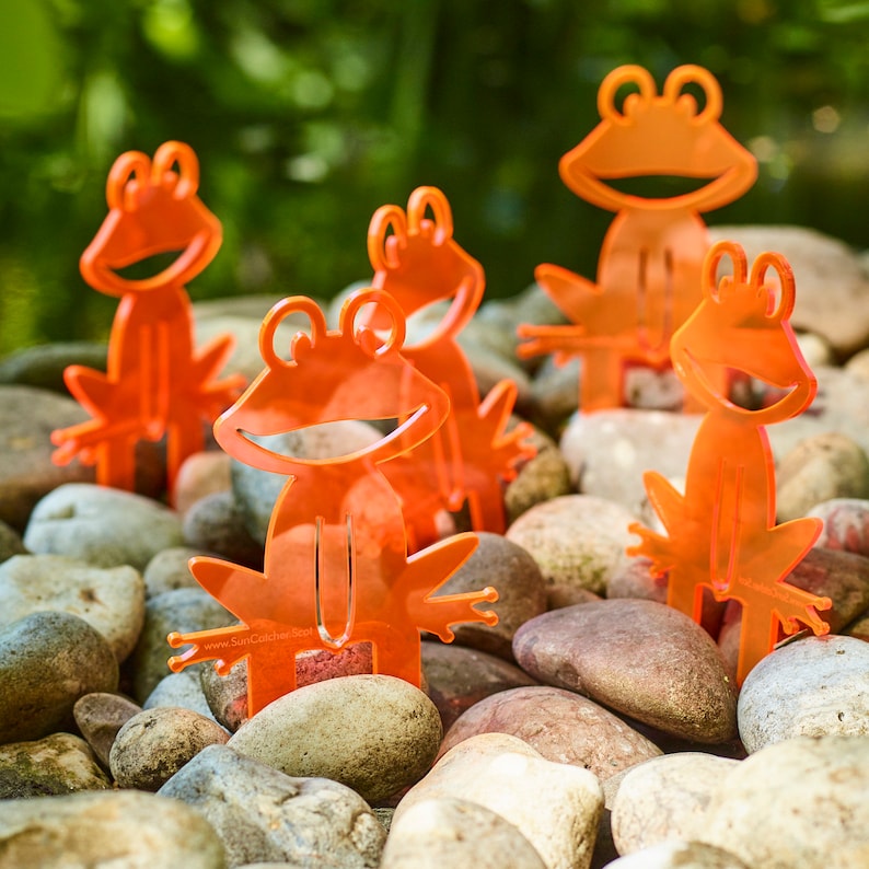 Happy Frogs SunCatcher Garden Decor Ornaments Set of 5 Fun Glowing Decorative Garden Stakes 15cm / 5.9 inches Outdoor Gardeners Gift image 9