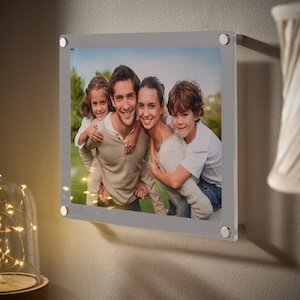 Bilderrahmen 29 x 24 cm für 25 x 20 cm große Fotos aus zwei Acrylglasplatte, Dekorative Moderne Einrichtungs Geschenk Idee