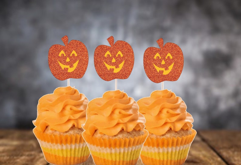 Glittery Pumpkin Cupcake Toppers / Jack O'Lanterns / Halloween Cupcake / School Halloween Party Decorations Set of 12 imagem 1