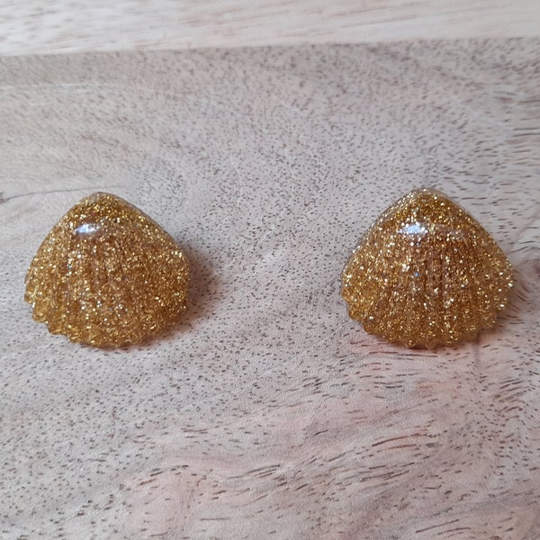 Retro Futuristic Earrings "Gold Sea Shells" Studs Vintage Style Atomic Rockabilly Mid Century Kitsch Fakelite Faux Bakelite Glitter