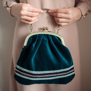 Elegant evening purse/Kiss clasp purse/Velvet evening clutch