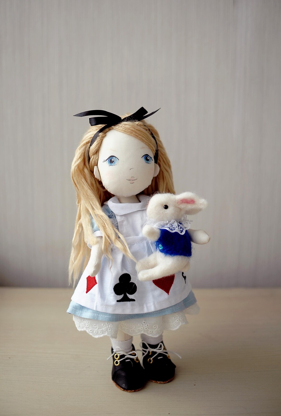 不思議の国のアリス ニードルフェルトの白ウサギの手作り人形 - Etsy 日本