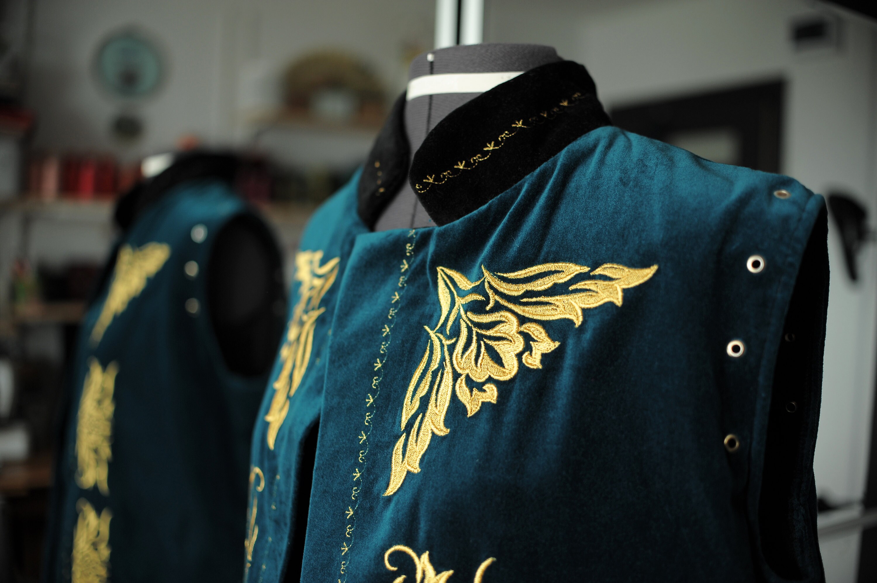 中世風ベルベット刺繍ベスト – ユニセックス ファンタジー＆歴史再現