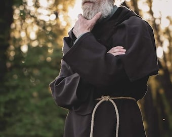 Disfraz de monje: túnica medieval hecha a mano con aspecto auténtico.