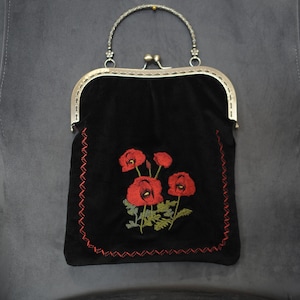 Vintage Poppy Embroidery Black Velvet Evening Purse/Kiss clasp handbag