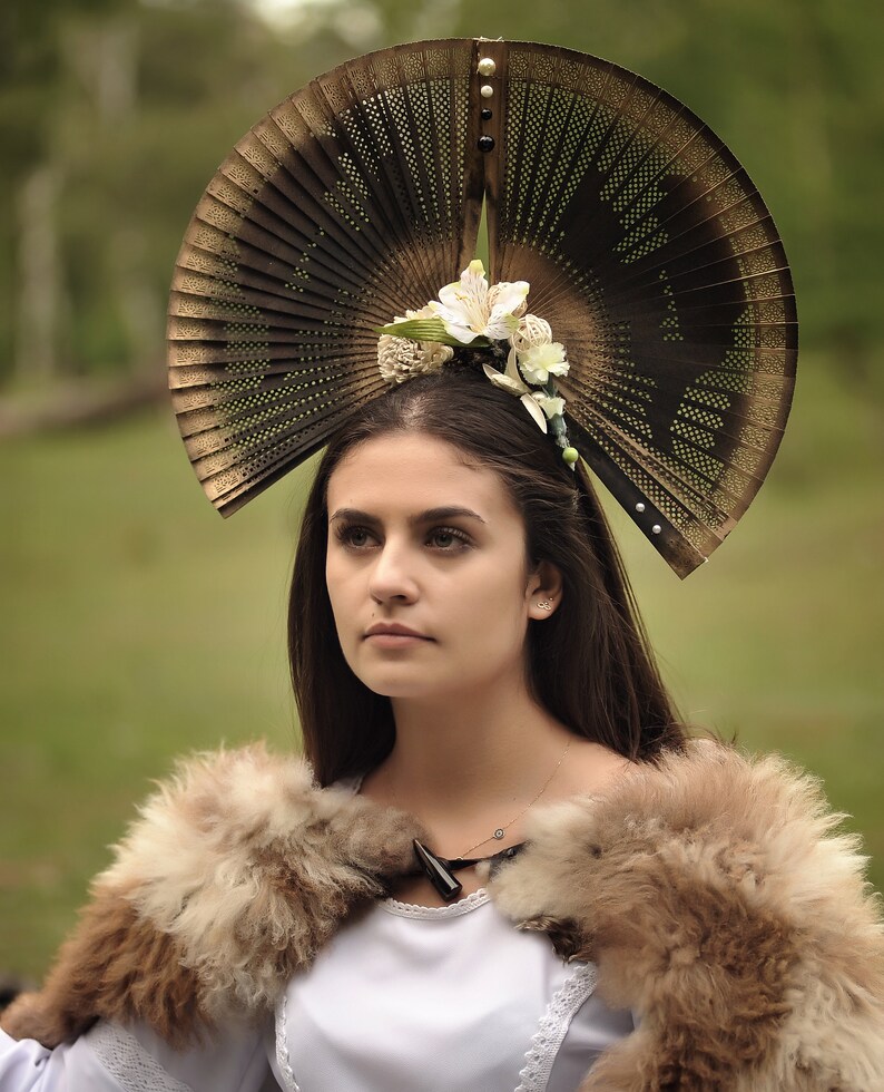Black and Gold Geisha Headpiece – Handmade Fan Crown for Photoshoots ...