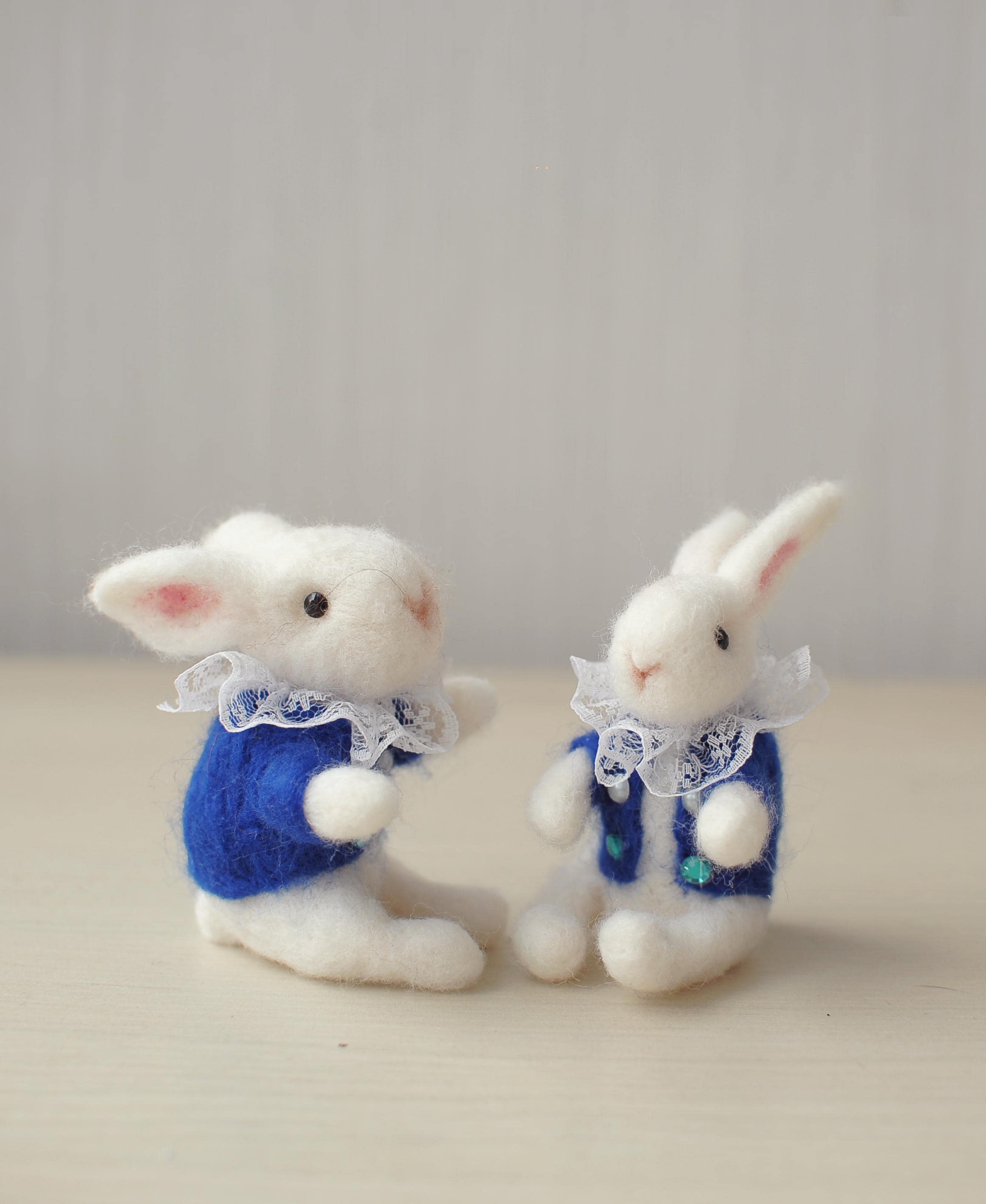 不思議の国のアリス ニードルフェルトの白ウサギの手作り人形 - Etsy 日本