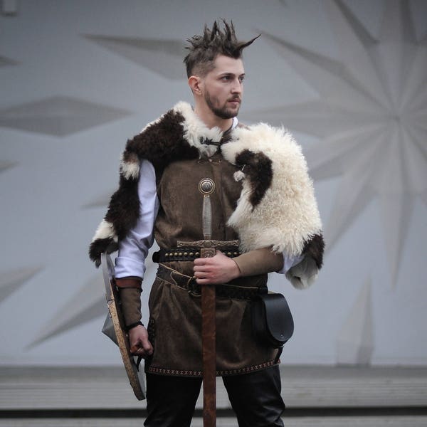 Costume médiéval pour hommes /Tunique en coton + manteau de velours + fourrure de mouton / Festival médiéval