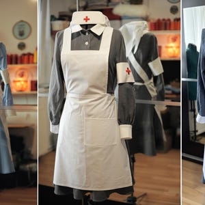 Puede incluir: Tres maniqu&iacute;es visten diferentes variaciones de un uniforme de enfermera blanco. Cada uniforme presenta un delantal blanco con una sola cruz roja en el lado izquierdo del pecho. Los uniformes son todos de diferentes tonos de azul.