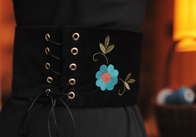 Black velvet blue flower corset belt image 2