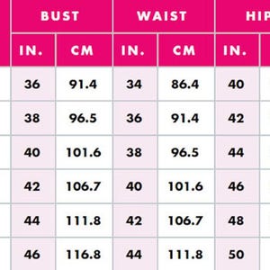 Puede incluir: Tabla de tallas con medidas en pulgadas y cent&iacute;metros para el busto, la cintura y las caderas. Las tallas incluyen XS, S, M, L, XL y 2XL.