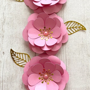 Set di 3 fiori di carta in cartone, set di 3 fiori e 3 foglie per decorazione matrimonio, fiori di carta fatti a mano, colori a scelta