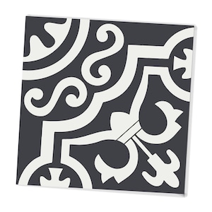 Puede incluir: Azulejo decorativo cuadrado con un patr&oacute;n repetitivo en blanco y negro. El dise&ntilde;o presenta l&iacute;neas onduladas, formas geom&eacute;tricas y elementos florales. El azulejo tiene un acabado mate y una est&eacute;tica limpia y moderna.