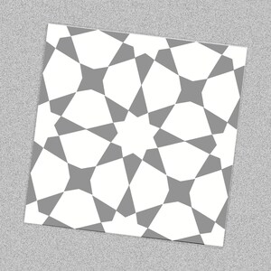 Puede incluir: Azulejo cuadrado con un patr&oacute;n geom&eacute;trico repetitivo. El dise&ntilde;o presenta formas blancas y grises dispuestas en un patr&oacute;n de estrella sim&eacute;trico. El azulejo est&aacute; sobre un fondo gris claro.