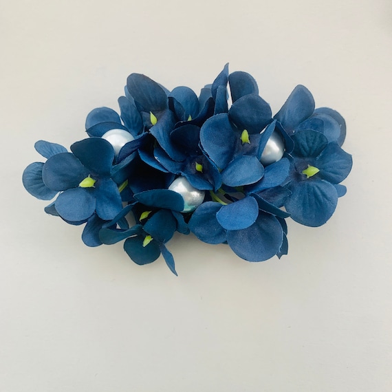 Flower hair clip Dusty blue barrette flower girl Light blue bridal hair piece Sky blue flowers wedding Blue hydrangea for bridesmaids