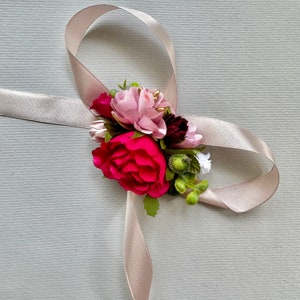 Blush flower bracelet Magenta corsage Hot pink flowers bracelet Wedding wrist corsage Flower girl corsage Pink satin wrist corsage Rose