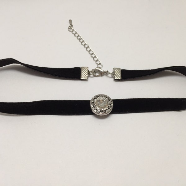 Choker ( tour de cou) en velours noir avec perle strass   réf 781