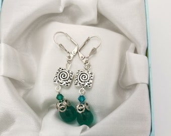 Silver earrings, with green glass drop ref 2003