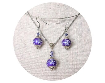 Set di collana e orecchini viola