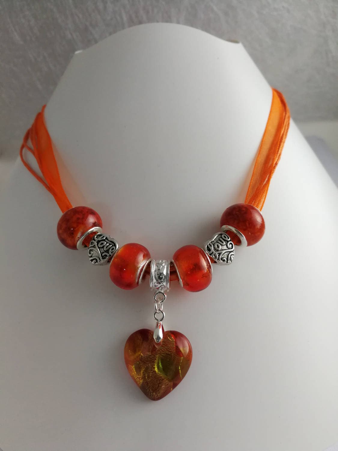 Collier Fait Main Ruban Organza Et Coton Ciré Orange Avec Coeur Cristal Bleu - Neuf