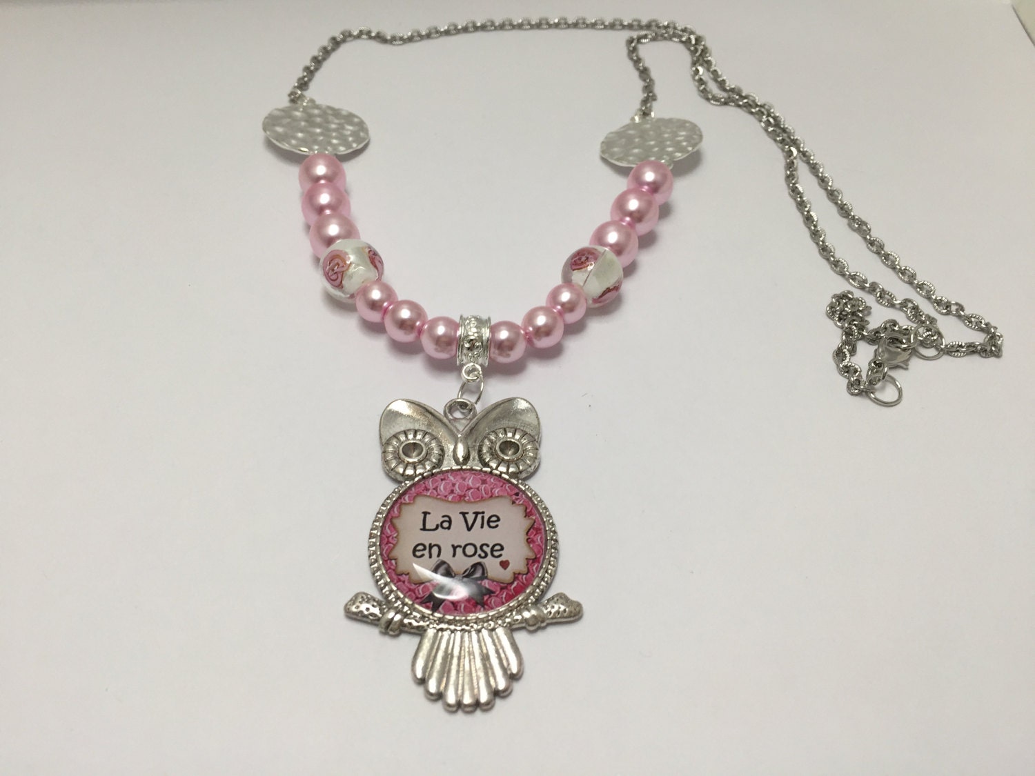 Collier Satellite Mi-long Avec Ruban Rose Et Pendentif En Cristal - Élégant Et Féminin