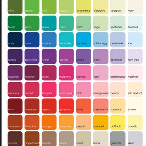Puede incluir: Una carta de colores con una cuadr&iacute;cula de 60 muestras de colores diferentes. Cada cuadrado es de color s&oacute;lido, con nombres como "navy", "magenta" y "mostaza" impresos debajo. Los colores van desde verdes y azules hasta rosas y naranjas.