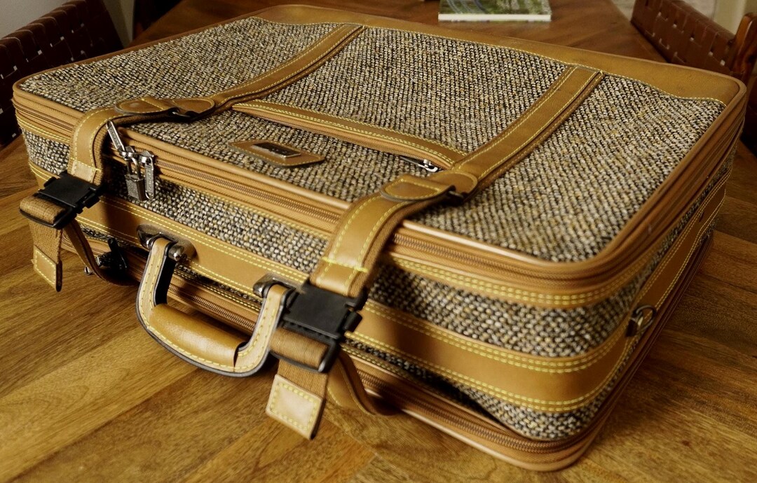 Great Description About Vintage Tweed Suitcase