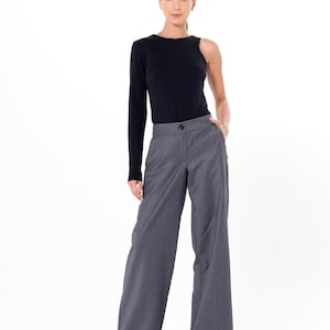 ワイドレッグウールブレンドパンツ：ポケット付きグレーカーゴパンツ