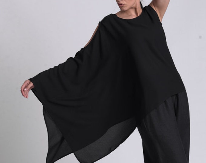 Black Plus Size Top by METAMORPHOZA METT0198