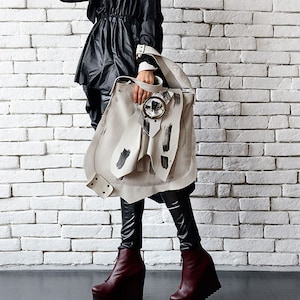 Bolso blanco asimétrico extravagante/bolso de mano de piel auténtica/bolso de hombro blanco grande/bolso cruzado con correas ajustables METB0018