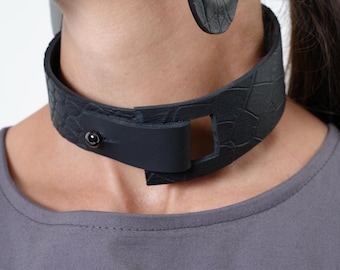 Structured Genuine Leather Choker / Crocodile Embossed Necklace META0050