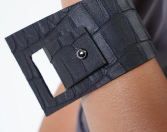 Structured Genuine Leather Bracelet / Embossed Leather Cuff METBR31