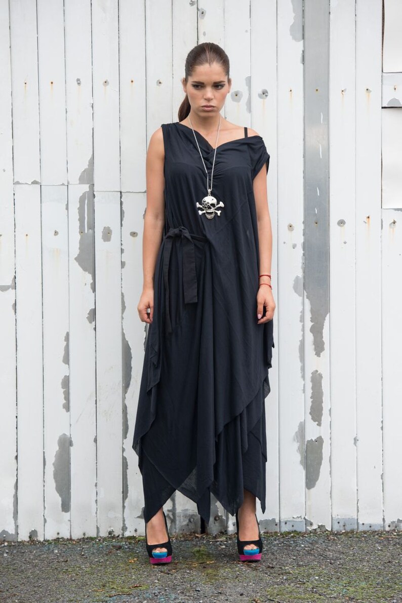 costumes to do with a black dress