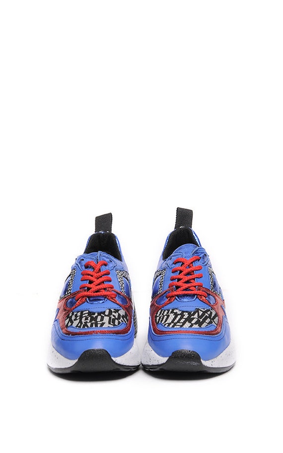 Scarpe da ginnastica moderne sale